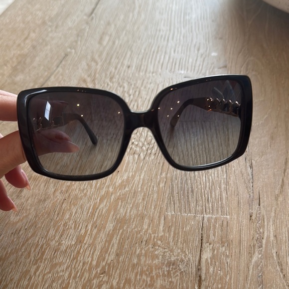 Chanel Square Black Sunglasses with Gold Chain Detail - Picture 3 of 9